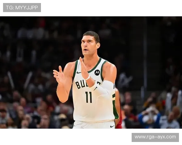 洛佩斯强势护筐抢板 成球队内线关键支柱