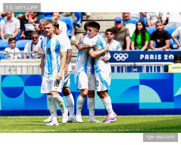 诺伊尔神勇扑救助球队力保胜局 诺伊尔神勇扑救助球队力保胜局