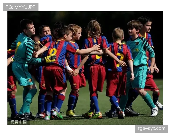 拉玛西亚新星闪耀：西班牙青训营再育天才，引领足坛未来风潮