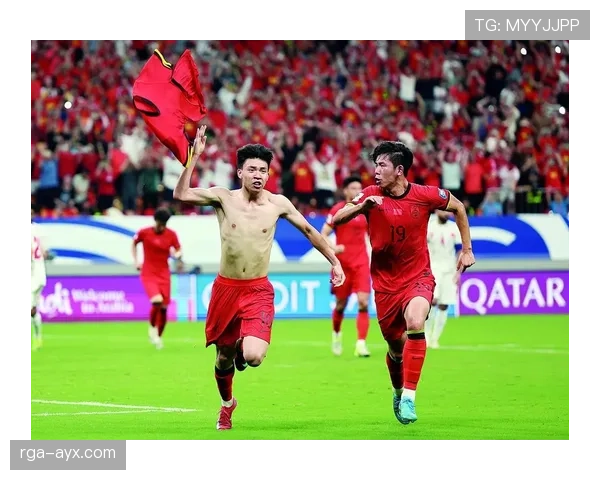 国足德比激战上演，胜利与希望共燃绿茵盛宴