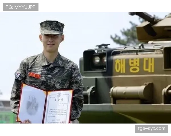 孙兴慜国庆庆典敬军礼，展现韩国队团结精神与积极风貌