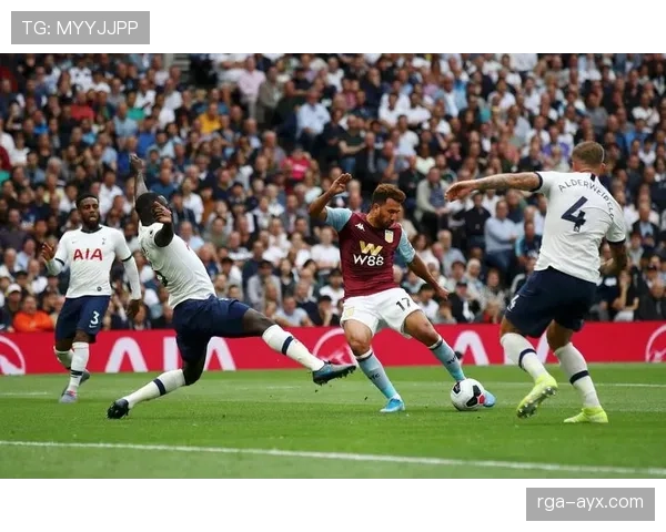 埃兹里·孔萨状态回暖，助维拉稳居英超积分榜前列