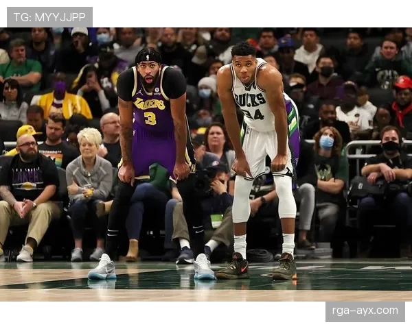 费舍尔挡拆助攻效率提升明显，助湖人关键回合得分爆发