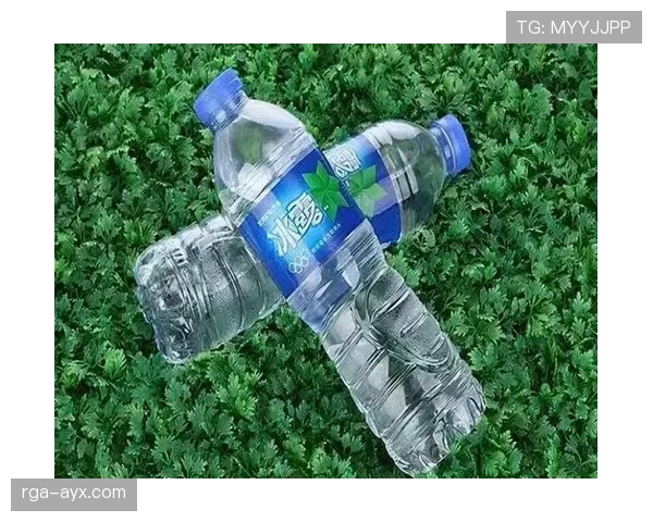 王昶家的冰箱里塞满了能量饮料，连瓶盖都没拧开过